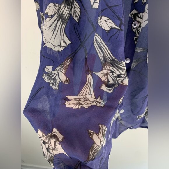 Aritzia Babaton Floral Blouse 3/4 length sleeve top buttons Purple Size Medium - Picture 6 of 16